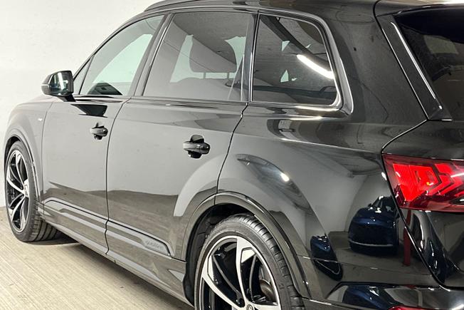 AUDI Q7 Photo 33