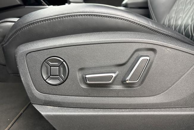 AUDI E-Tron S Photo 26