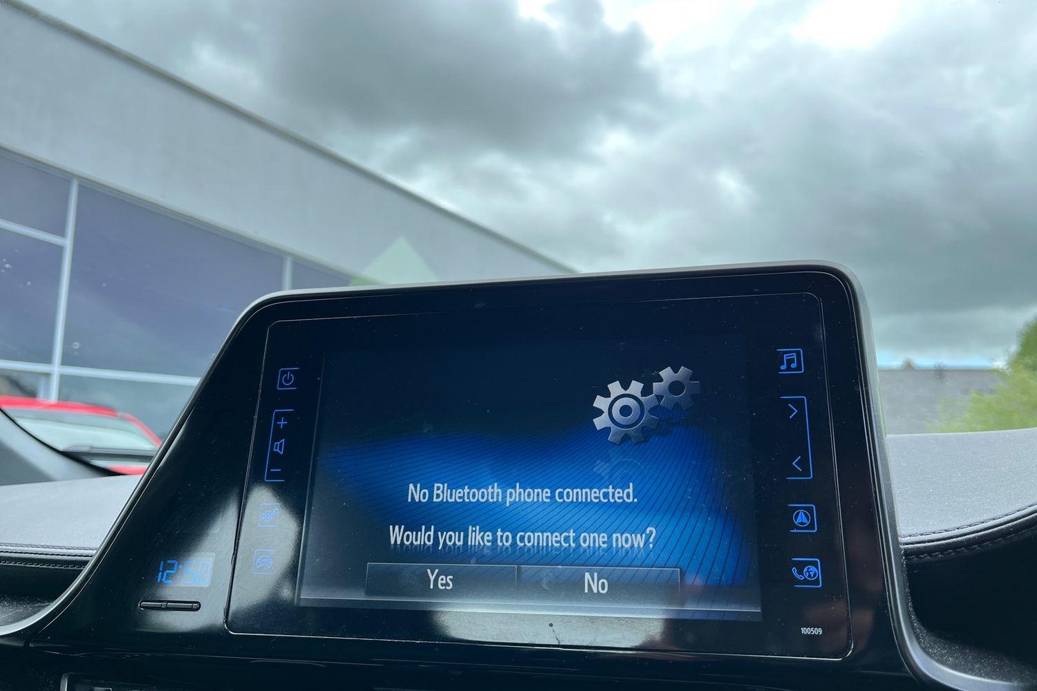 Toyota C-HR Photo 32