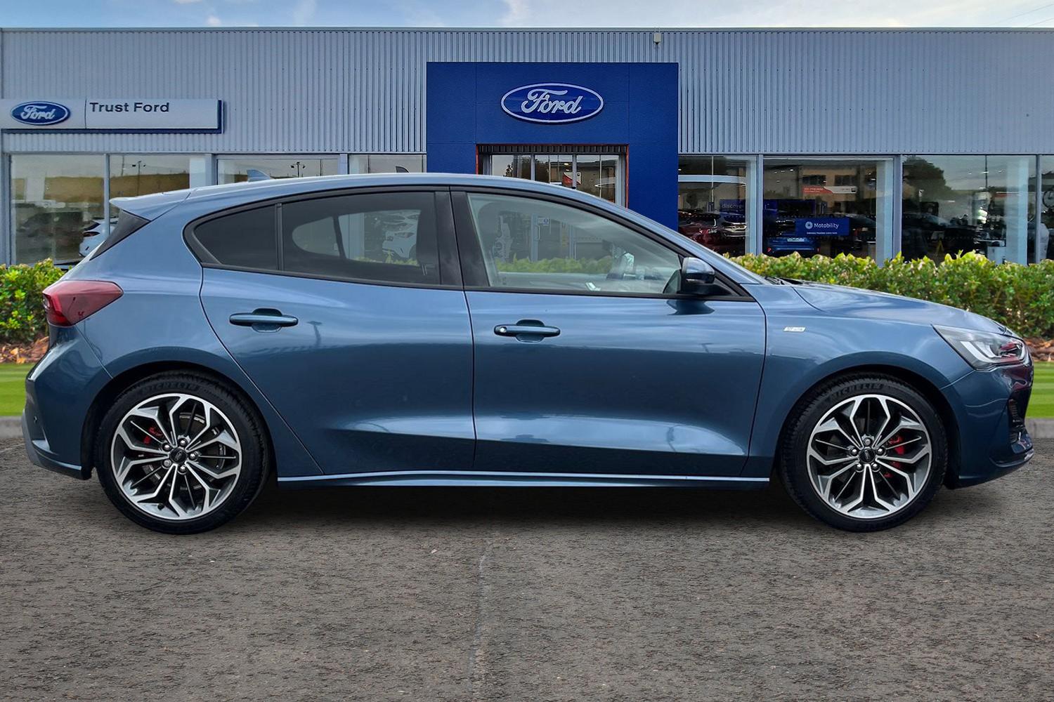 Ford FOCUS Photo 2