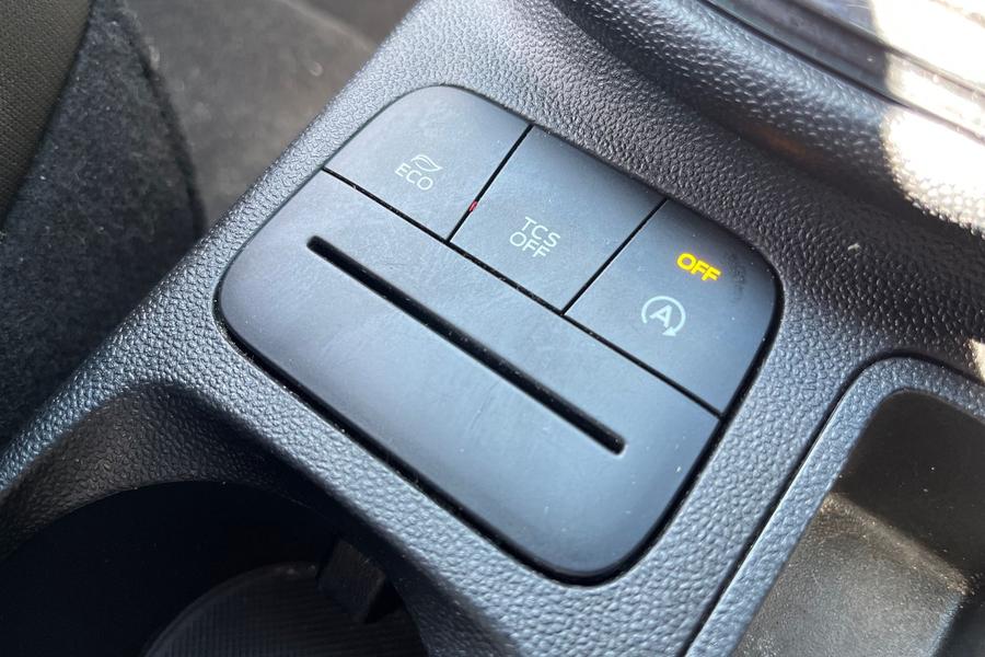 Ford FIESTA Photo autoimg-e17b1b61f5ab09dd778ef53d61c8b9d30e3ff623.jpg