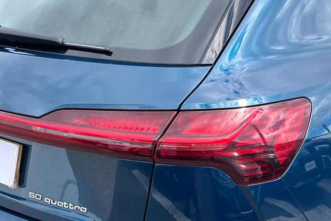 Audi e-tron Photo 18