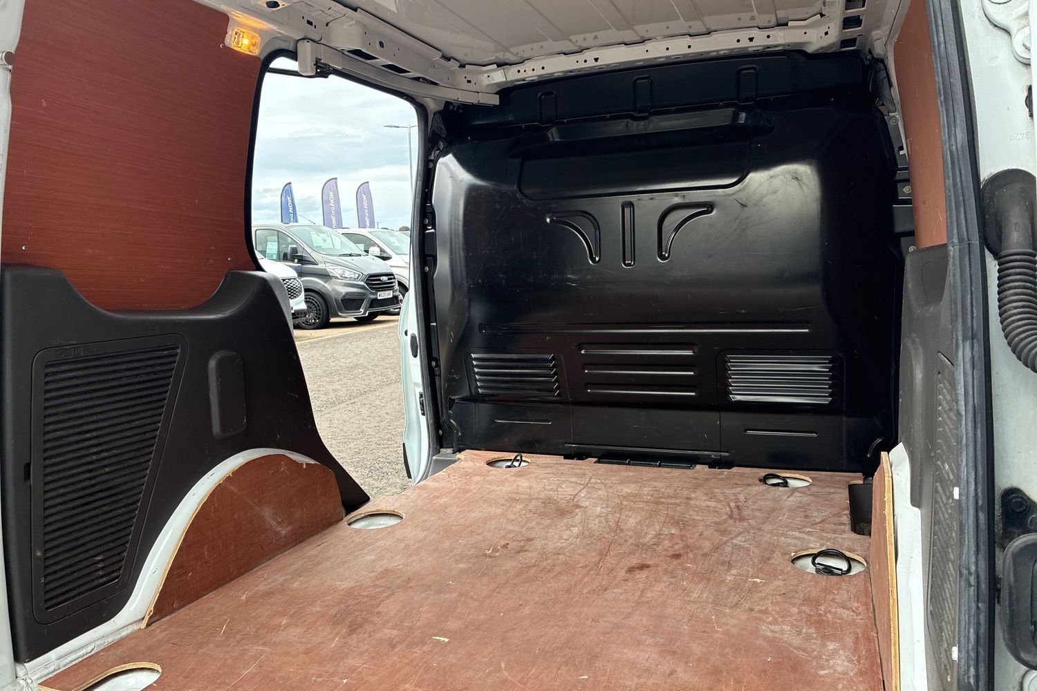 Ford TRANSIT CONNECT Photo 6