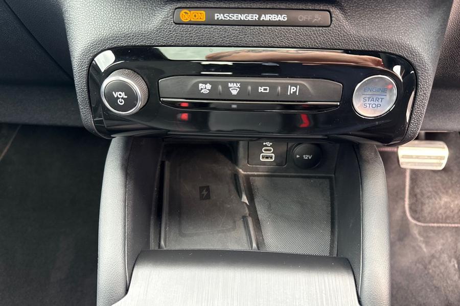 Ford KUGA Photo autoimg-e181c63bc507a18cde8e34417b2455f4a5e9e39f.jpg
