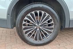 VOLKSWAGEN Tiguan Photo 5