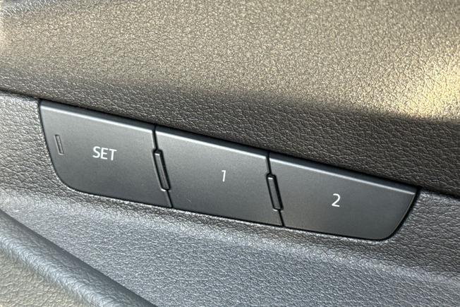 AUDI e-tron Photo 32