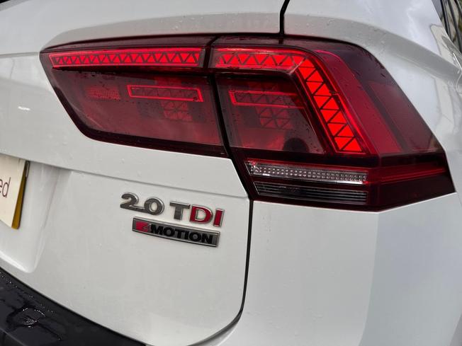 VOLKSWAGEN Tiguan Photo 18