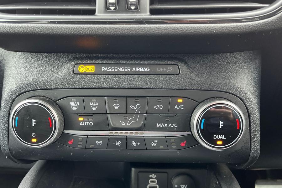 Ford KUGA Photo autoimg-e189b13cf4c0eb552ddfa1ce7367a4a804763c26.jpg