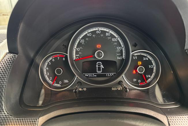 VOLKSWAGEN Up Photo 15