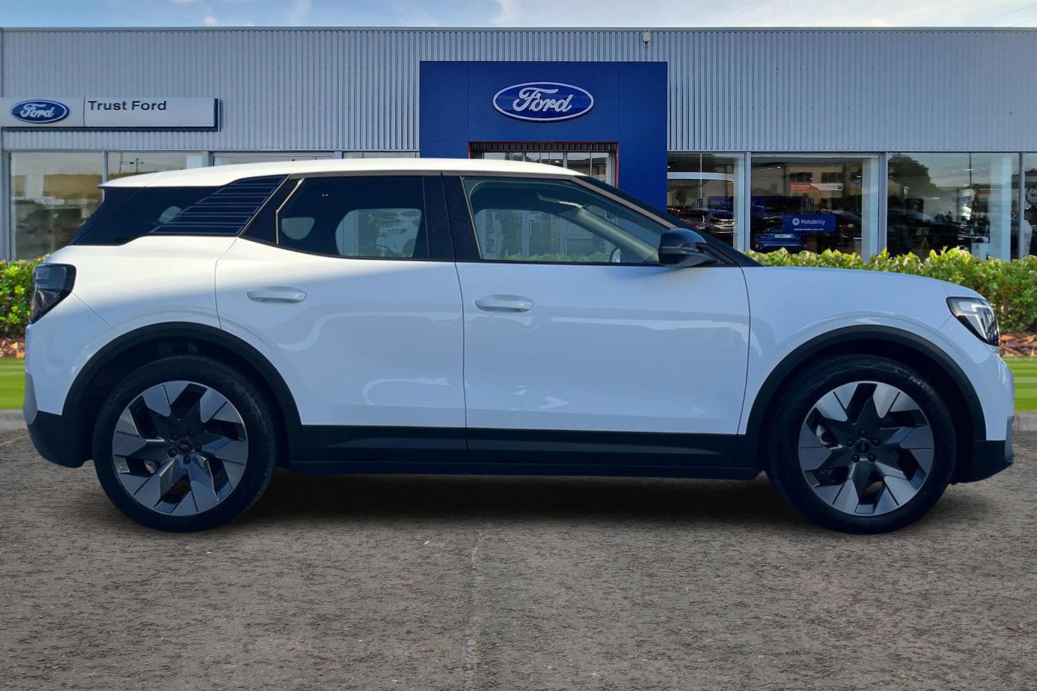 Ford Explorer Photo 2