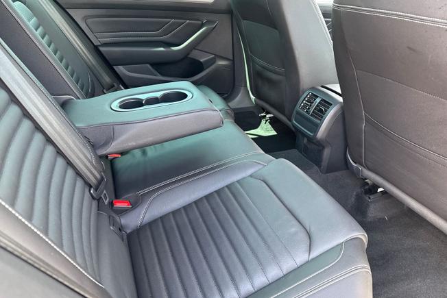 VOLKSWAGEN Passat Photo 24