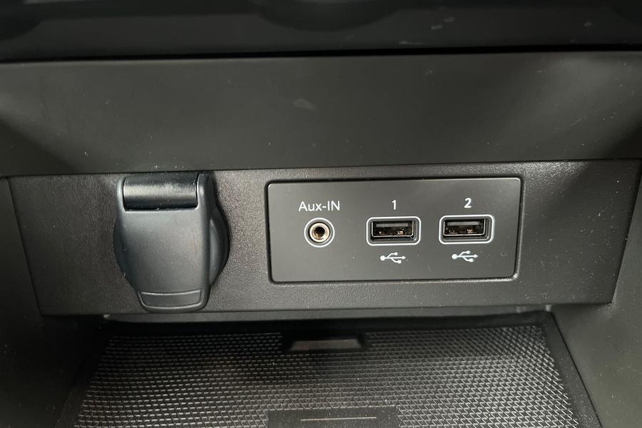 Renault CLIO Photo autoimg-e1a144774bf9425ca7d4d9ee7f3b072db9511c0d.jpg