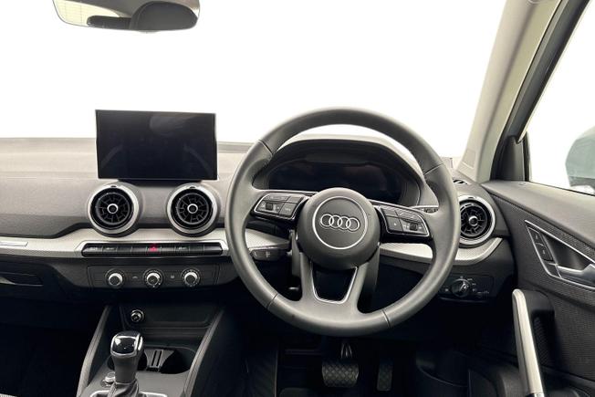 Audi Q2 Photo 11