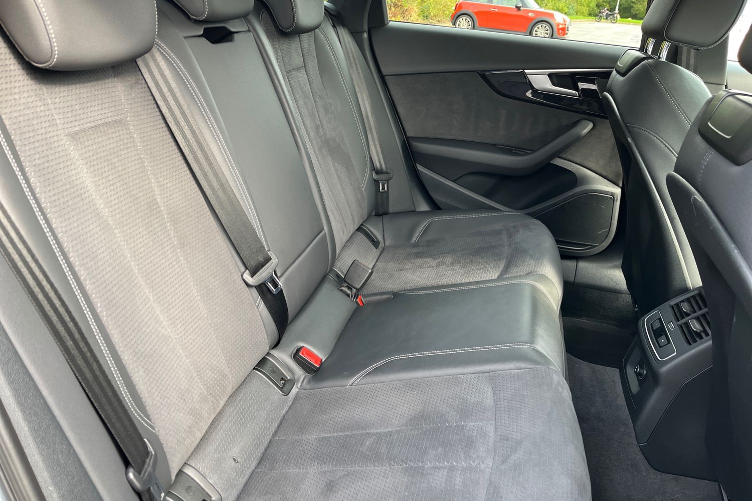 Audi A4 Photo 36
