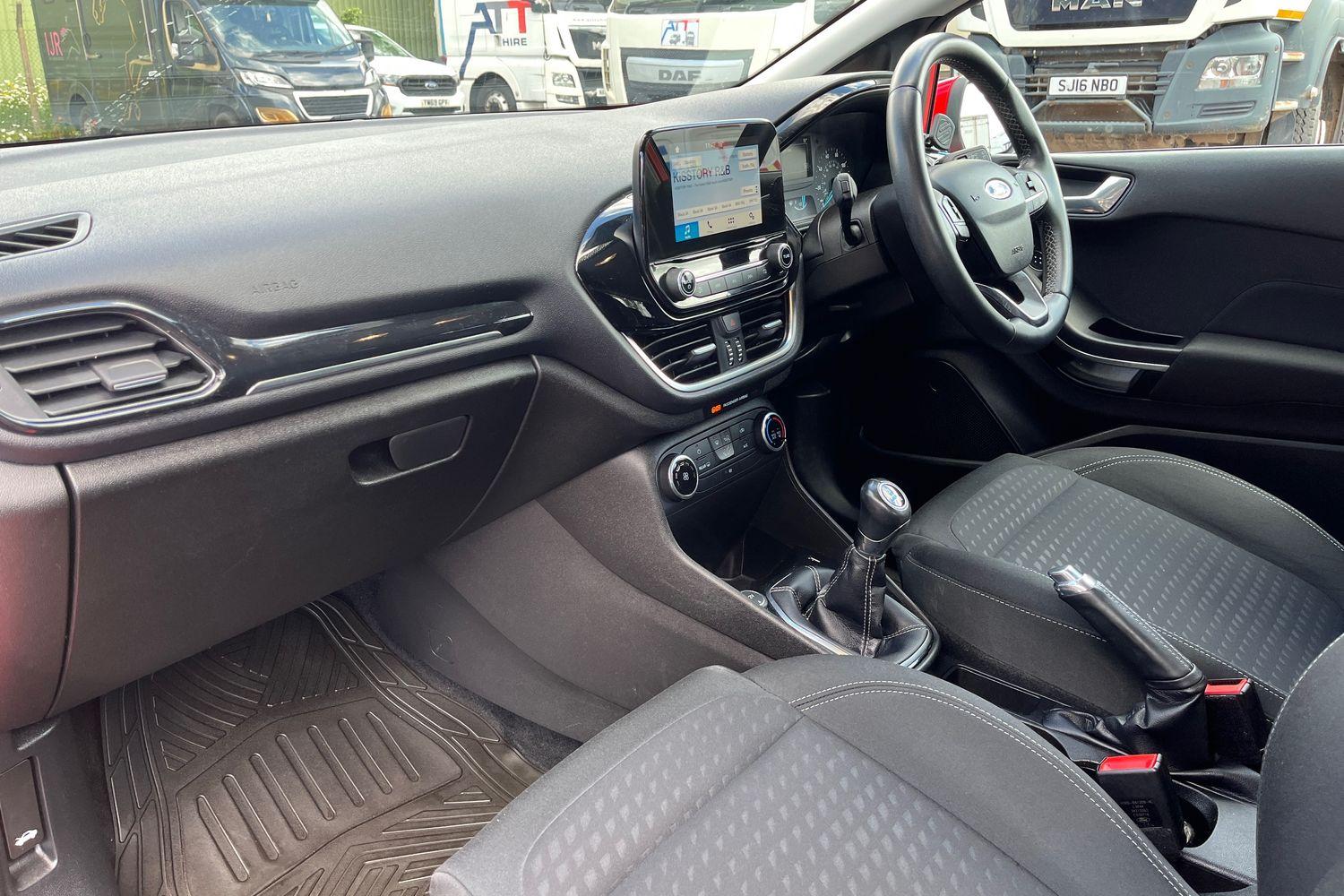 Ford FIESTA Photo 17