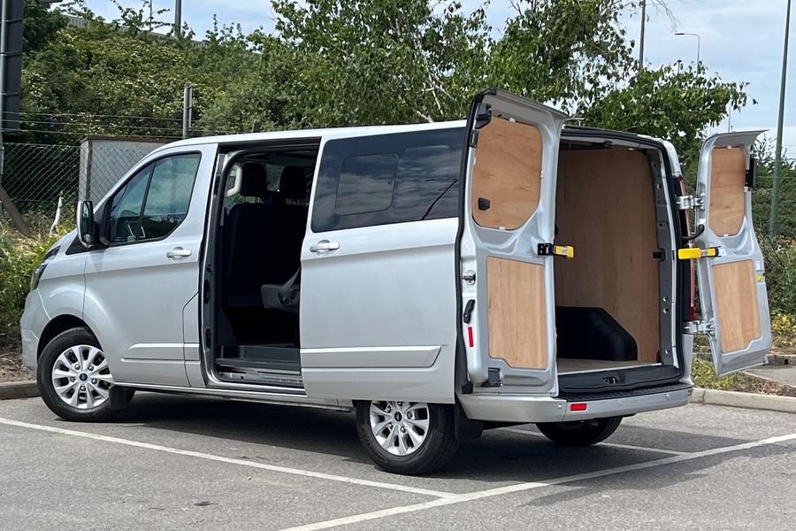 Ford TRANSIT CUSTOM Photo autoimg-e1a7b349f2596fe8a60bfd693aaca58b96304bd6.jpg