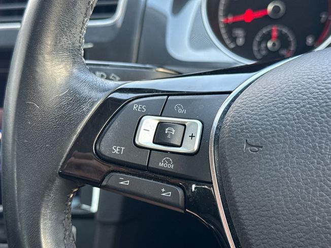 VOLKSWAGEN Golf Photo 16