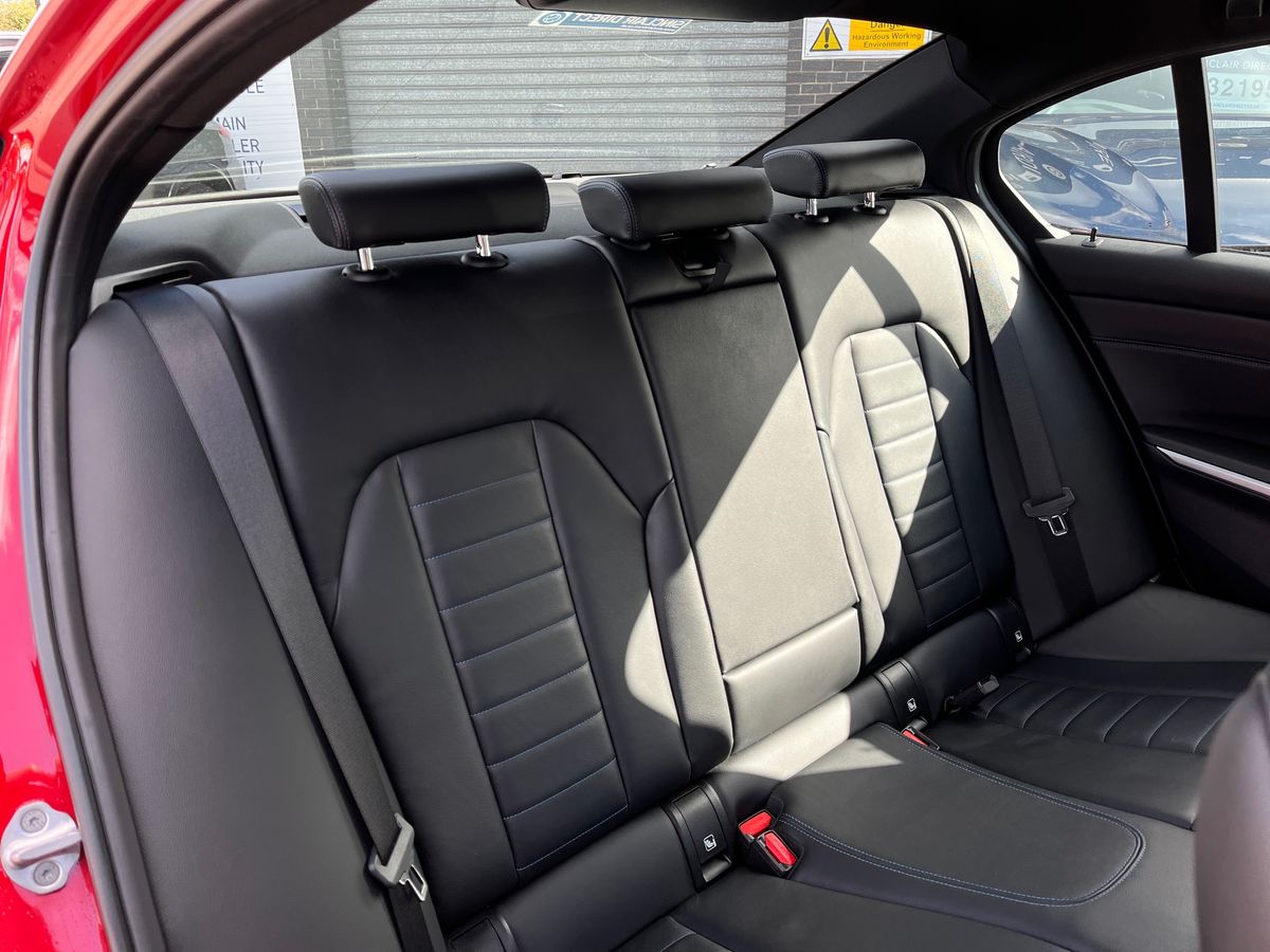 BMW 3 Series Photo 33