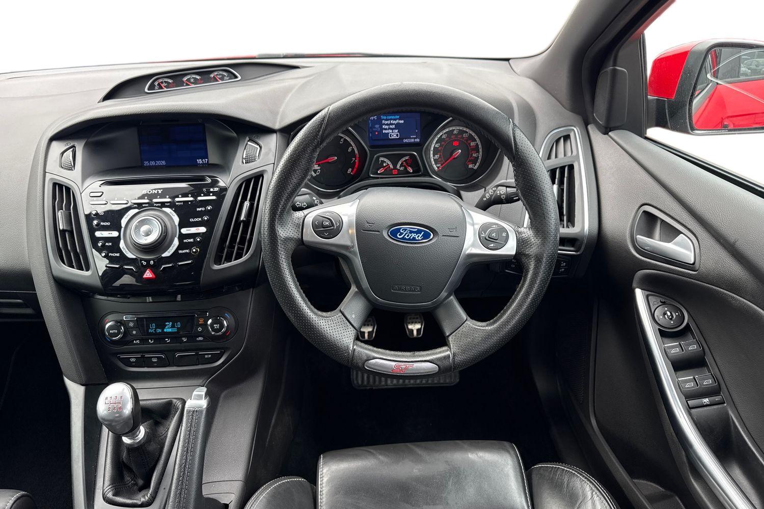 Ford FOCUS Photo 10