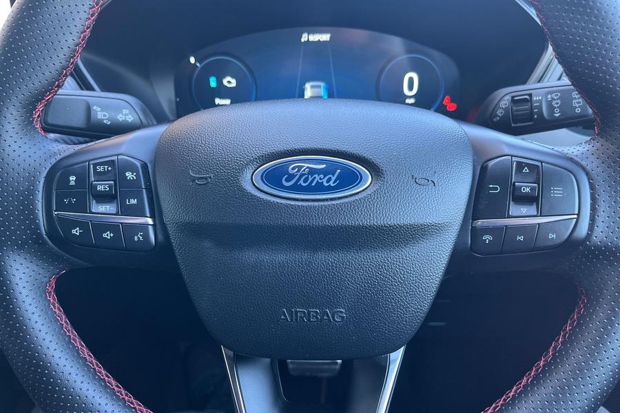 Ford KUGA Photo autoimg-e1c0e6bf9fa79e9898166f2ffa766603bc4a22e9.jpg