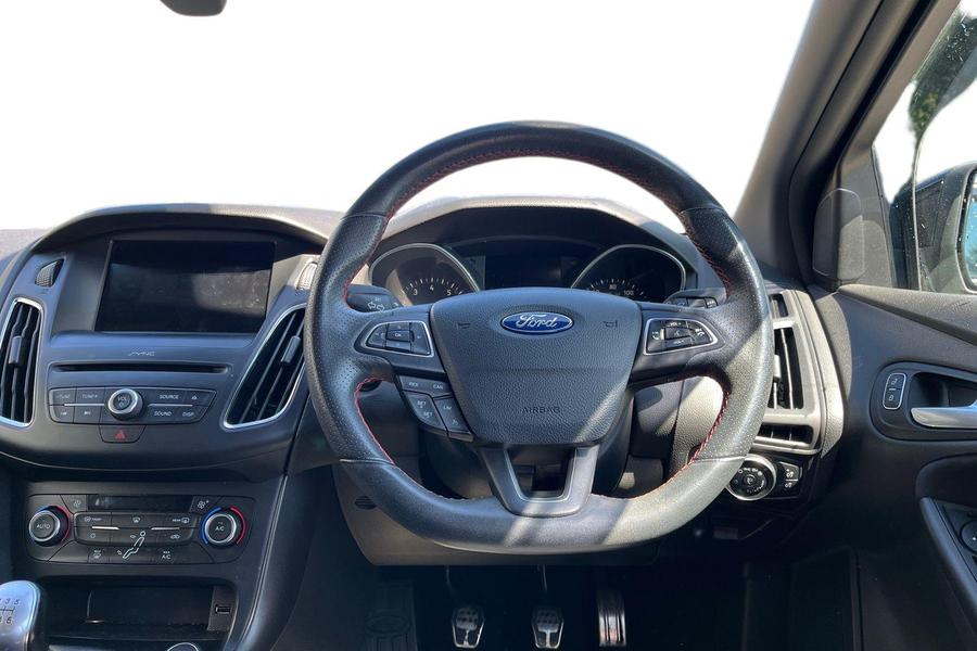 Ford FOCUS Photo autoimg-e1c103d659503eb770bb992fb2ea093e5205389c.jpg