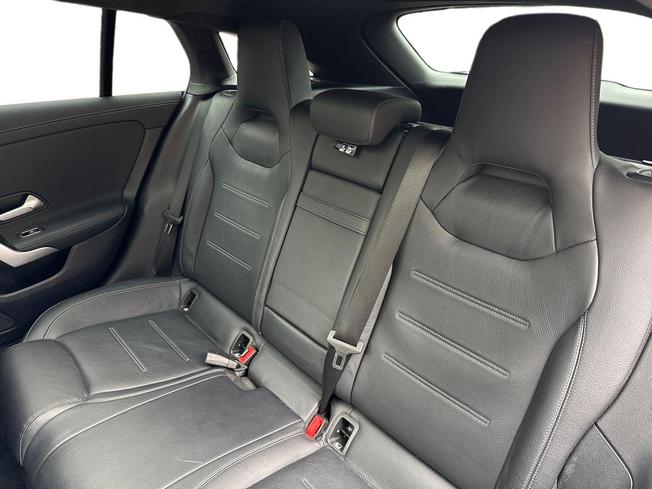 MERCEDES-BENZ CLA Photo 9