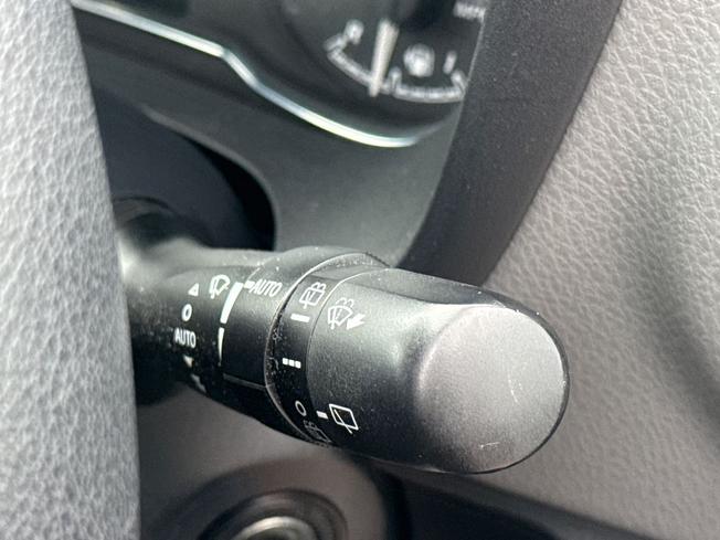 TOYOTA Yaris Photo 28