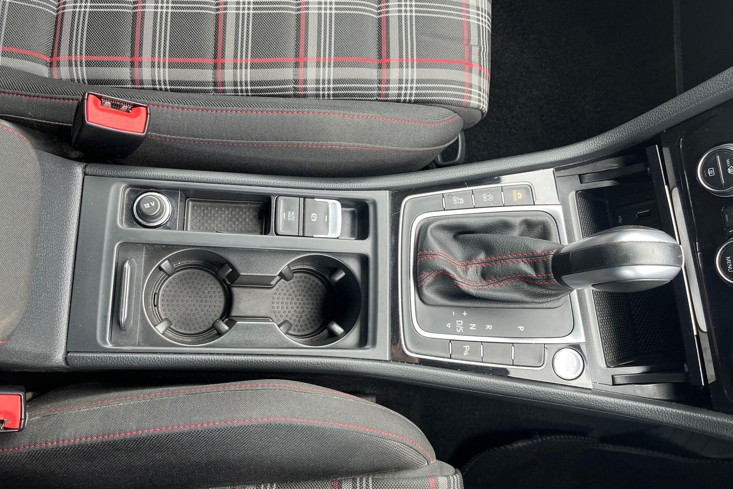 Volkswagen GOLF Photo 39