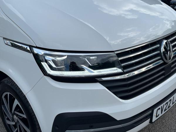 Volkswagen Caravelle Photo autoimg-e1ca75eee38526fc96c71caf624355cb6f9f4510.jpg