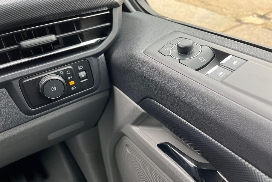 Used FORD E-TRANSIT CUSTOM WR75NCC 28