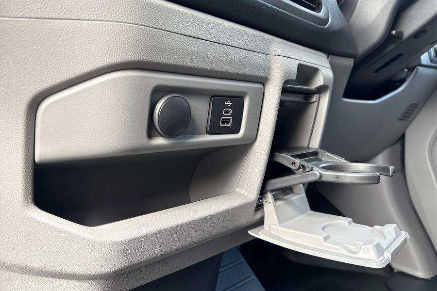 Ford E-TRANSIT CUSTOM Photo autoimg-e1d7c7c719d27f812b7a1c76e28c688f73f331d7.jpg