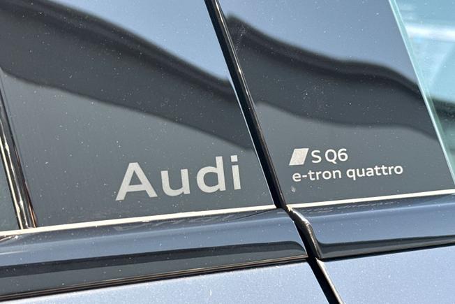 AUDI Sq6 E-Tron Photo 29