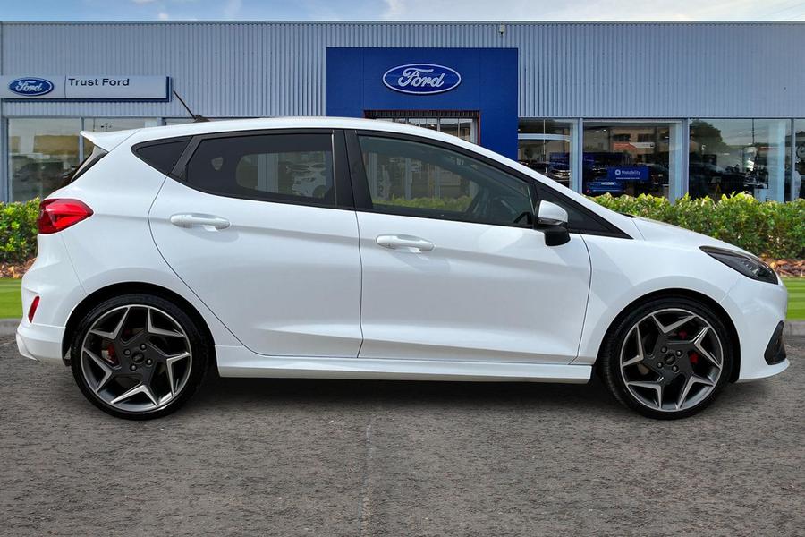 Ford FIESTA Photo autoimg-e1dd84149087f06a5cb22919616673356a3b41b1.jpg