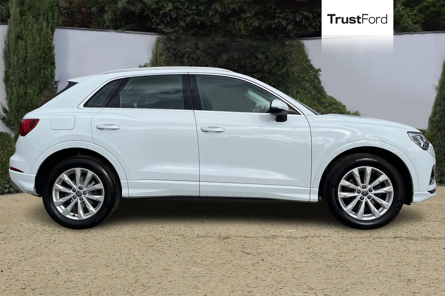 Audi Q3 Photo 2