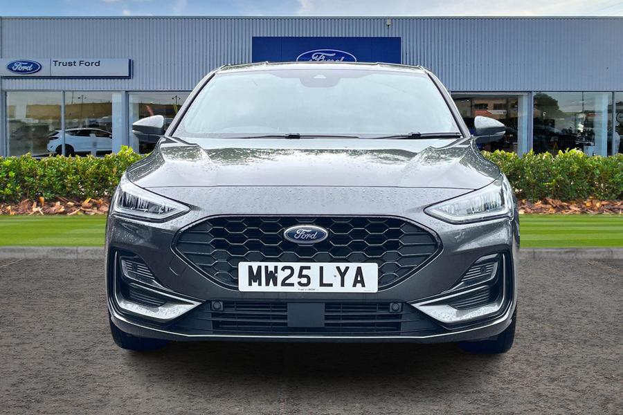 Ford FOCUS Photo autoimg-e1e40a8eeed6ea10a4100ac842a625421e058573.jpg