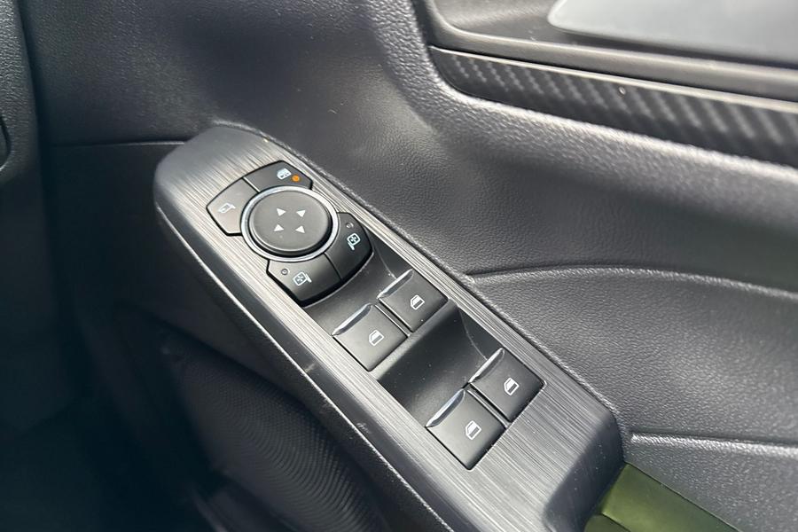 Ford KUGA Photo autoimg-e1e7b63a18b2fa577cfbff0461e60066633566b2.jpg