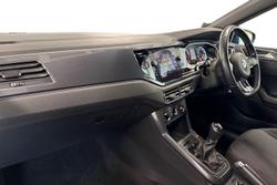 VOLKSWAGEN Polo Photo 2