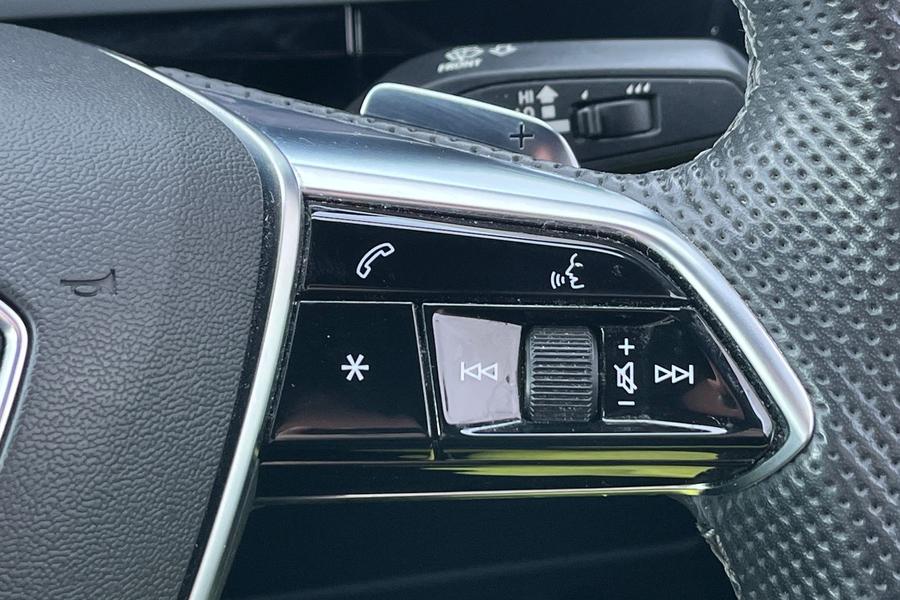 Audi E-TRON Photo autoimg-e1ef1c2243e21312ffb9af3164ba9e5ad3a5cea3.jpg