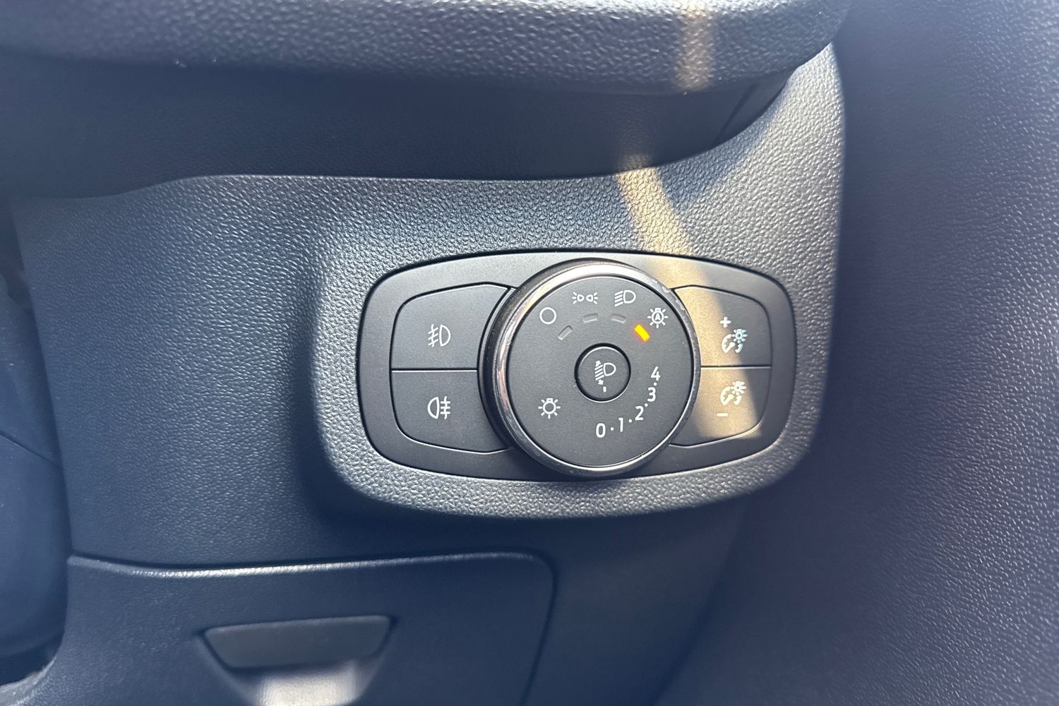Ford FIESTA Photo 35