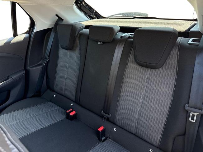 VAUXHALL Corsa Photo 9