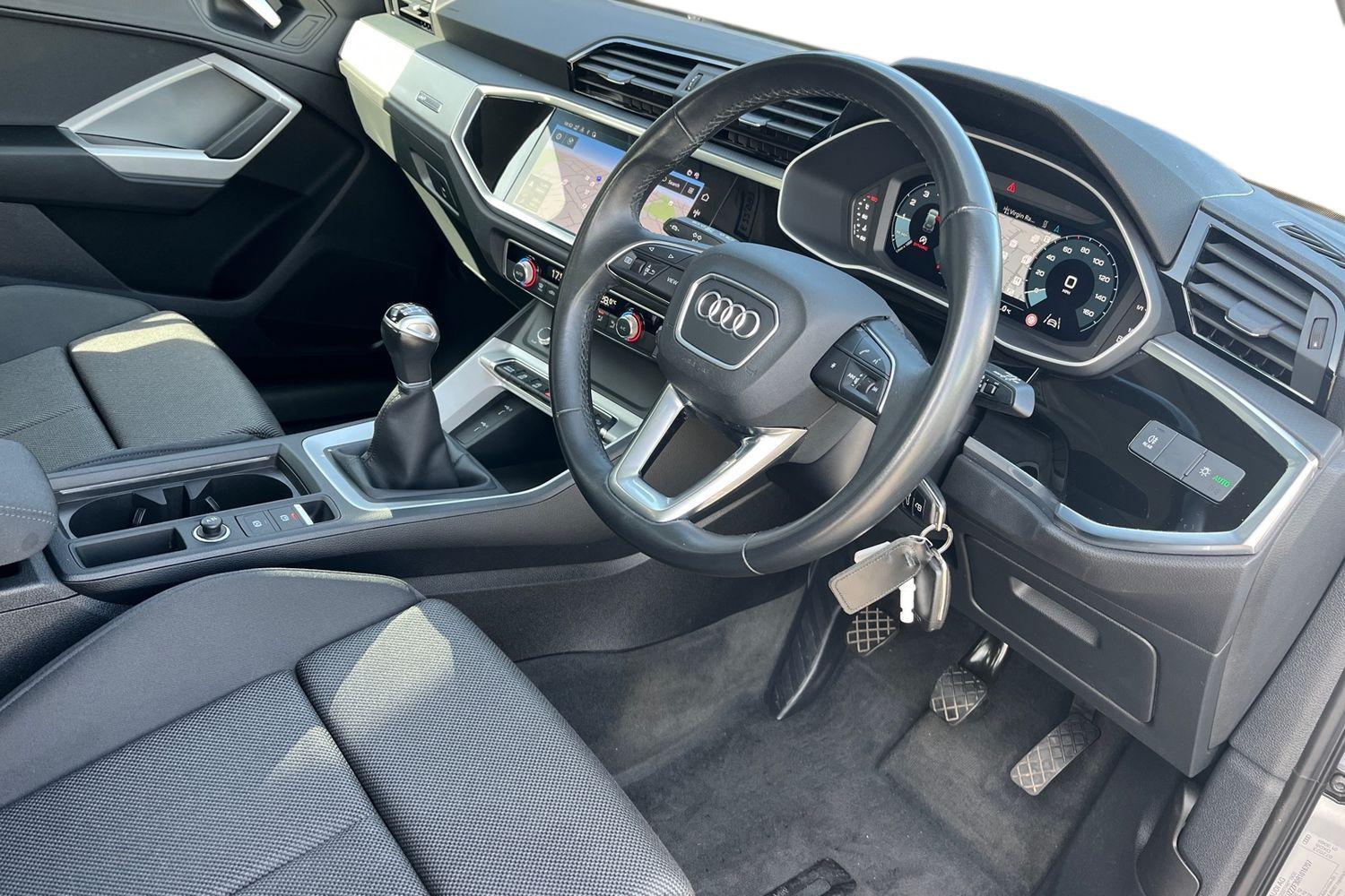 Audi Q3 Photo 8