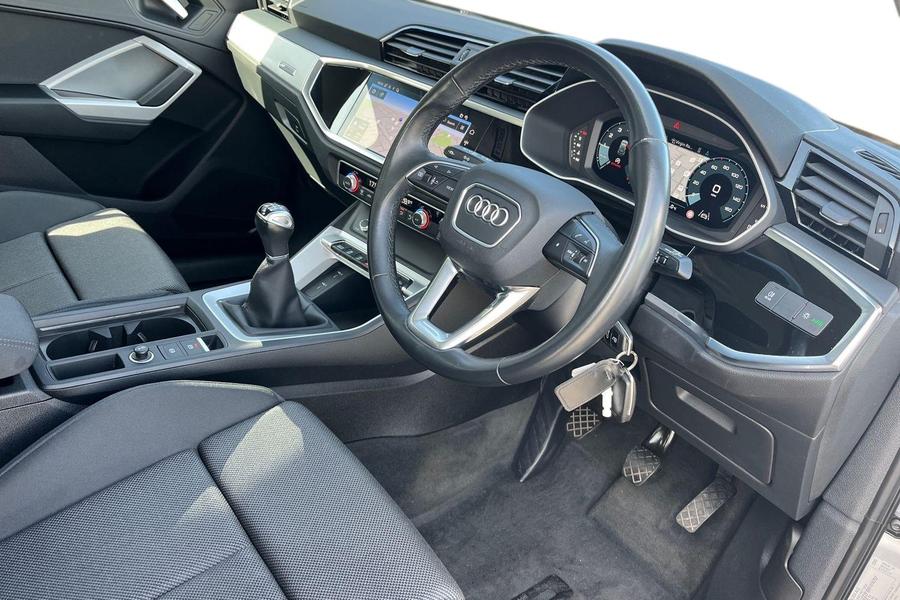 Audi Q3 Photo autoimg-e202a1d4f05fbcb08afd8f1ec33d64e4b9310e1a.jpg
