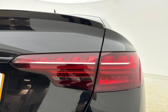 AUDI A4 Photo 18