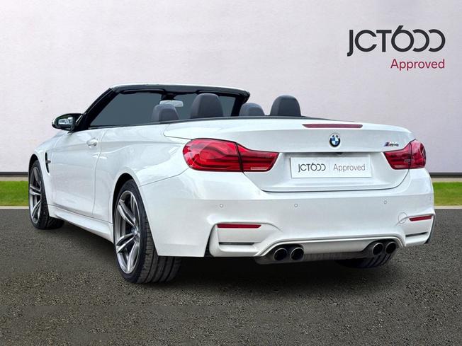BMW M4 Photo 3
