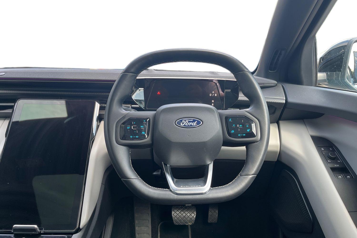 Ford Explorer Photo 10