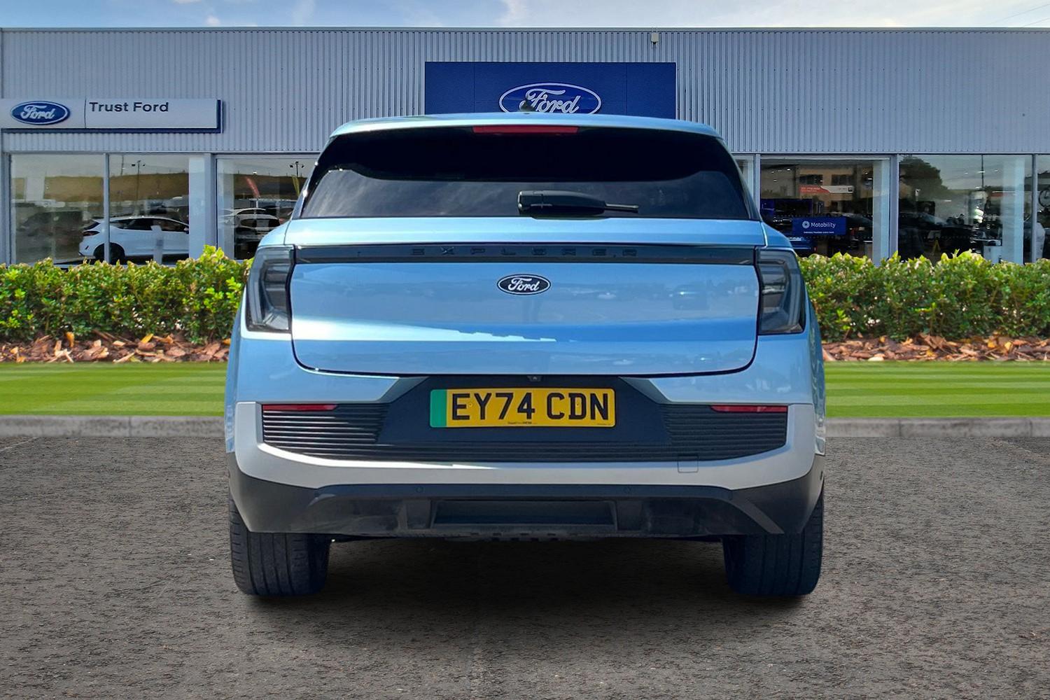 Ford Explorer Photo 6