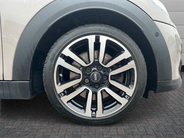 MINI Hatch Photo autoimg-e2056035df3d6061ca19ab7775d56ab4c1baf3f9.jpg