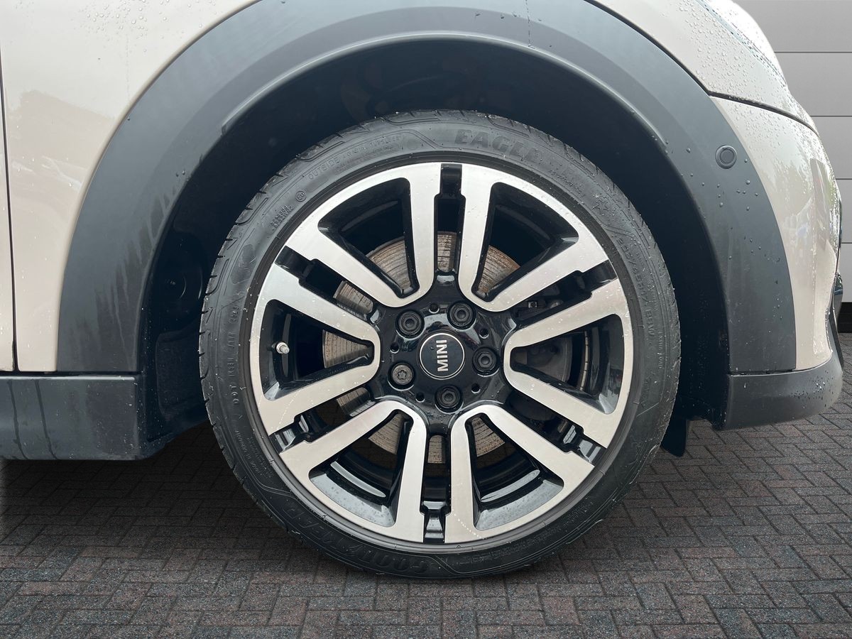 MINI Hatch Photo 8