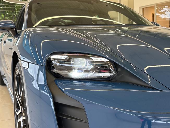PORSCHE Taycan Photo 21