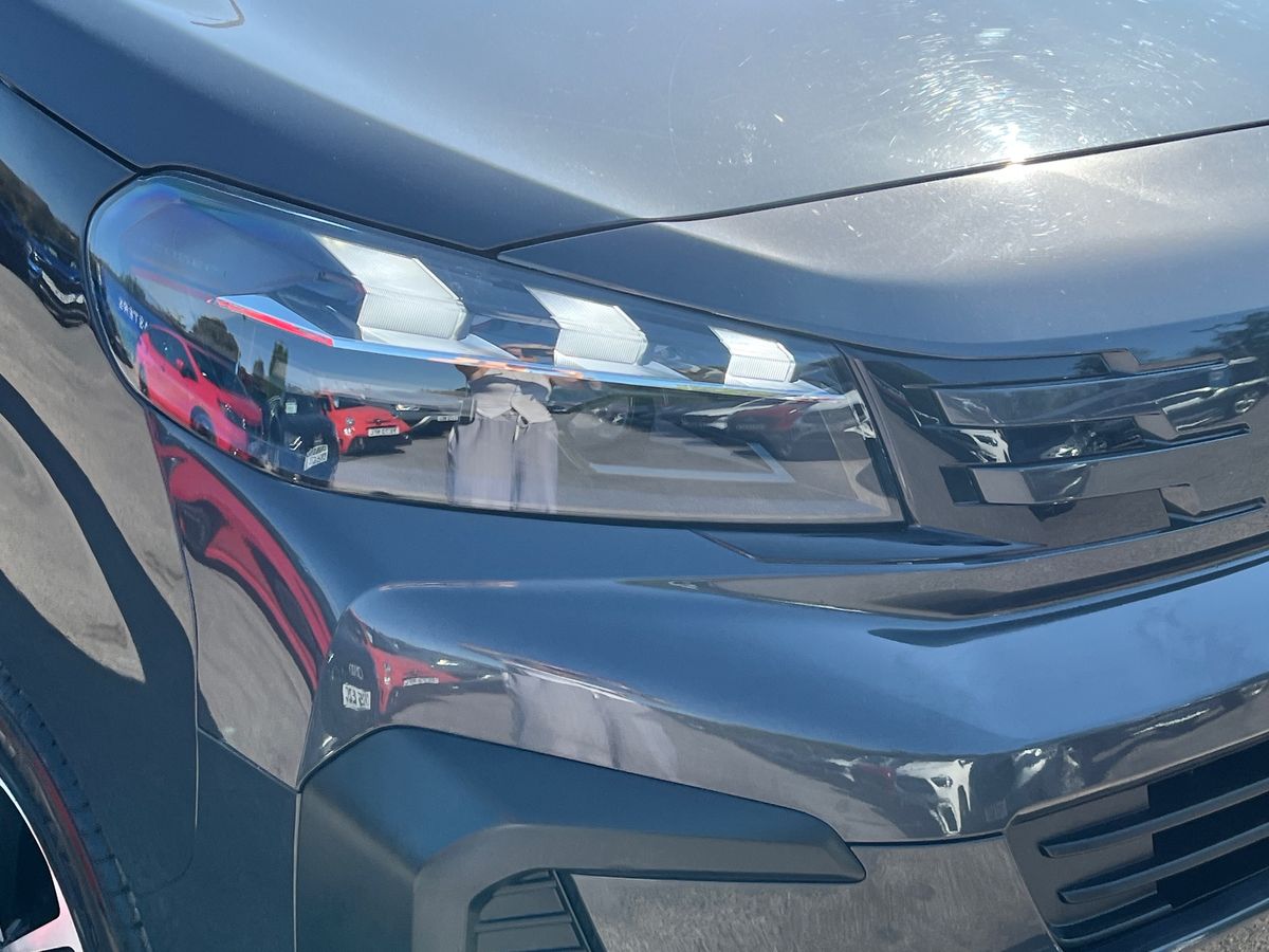 Peugeot e-Traveller Photo 17